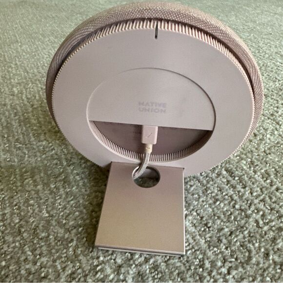 Anthropologie x Native Union Wireless Cellphone Charging Dock | Rose Pink - Picture 5 of 5